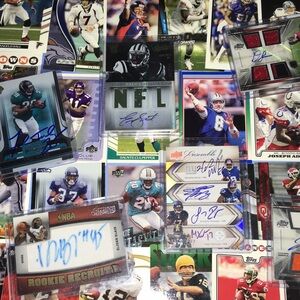 🔥SPORT CARD HOT PACK LOT (NBA/NFL) 1 AUTO or PATCH PER A PACK (50 CARDS)